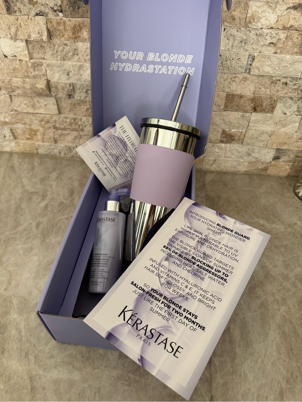 Kerastase Blonde Absolu Hydrating Leave-In Spray - Iridescent Purple Bottle - Picture 3 of 7